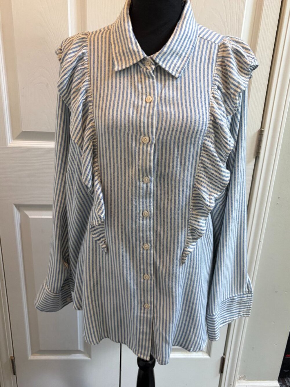 Torrid Super Soft Ruffled Front Striped Button Up Blouse 2x Blue White Striped